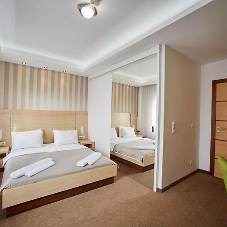 Laurus Motel Airport Tuzla Zivinice Ngoại thất bức ảnh