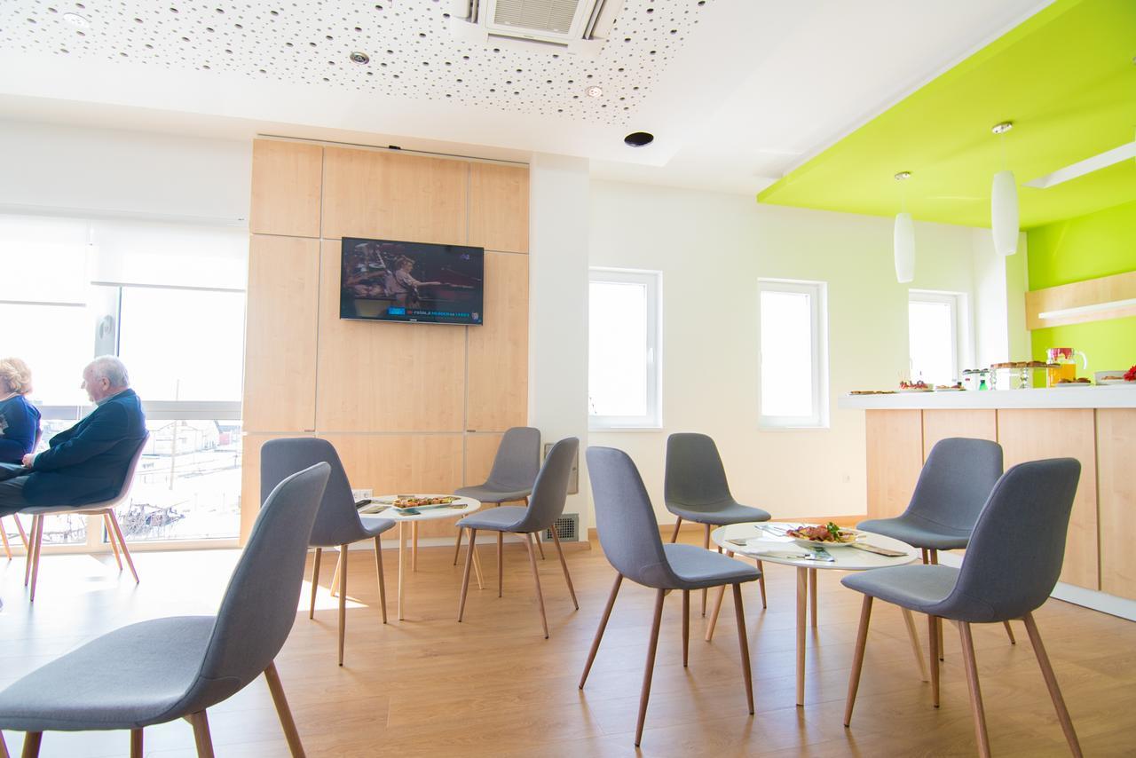 Laurus Motel Airport Tuzla Zivinice Ngoại thất bức ảnh